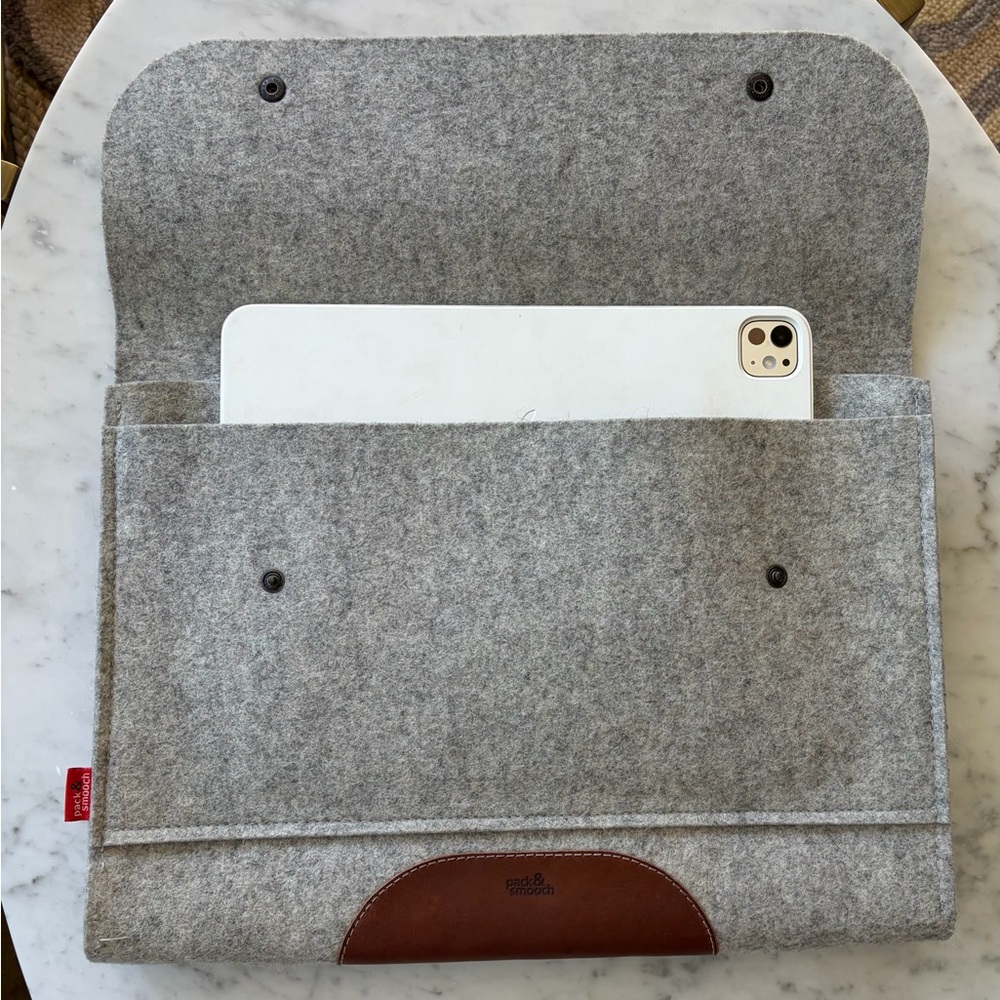 Pack &Smooch Felted Wool and Leather Laptop Sleeve, grey, int. pockets,snap, EUC - Picture 8 of 10